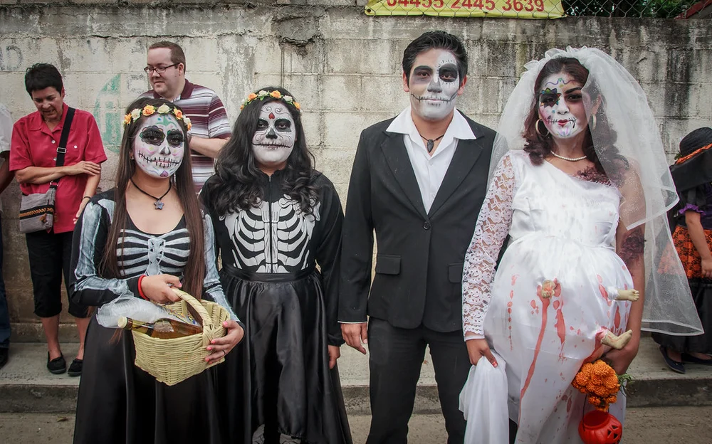Dia de Muertos Costumes